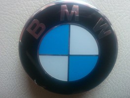 kryty náboja s chromovaným okrajom na BMW