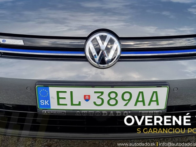 Volkswagen Golf e- Elektro AUTOMAT 100kW = DOJAZD 303KM = 11.181KM = OVERENÉ VOZIDLO