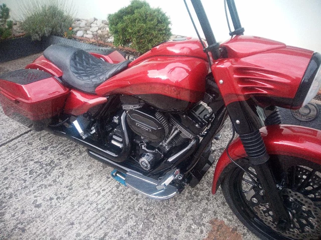 Harley-Davidson Screamin Eagle CVO Custom Special-
