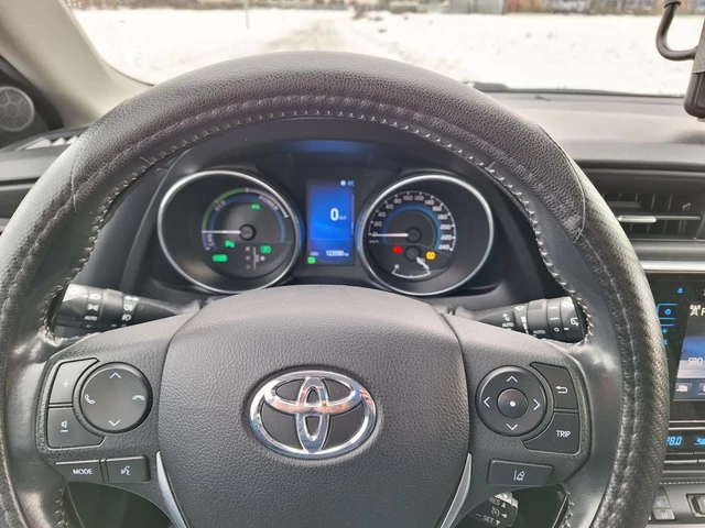 Toyota Auris Touring Sports 1.8 I VVT-i HybridSD Executive