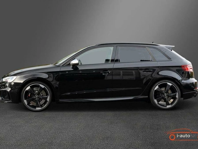  Audi RS3 quattro  