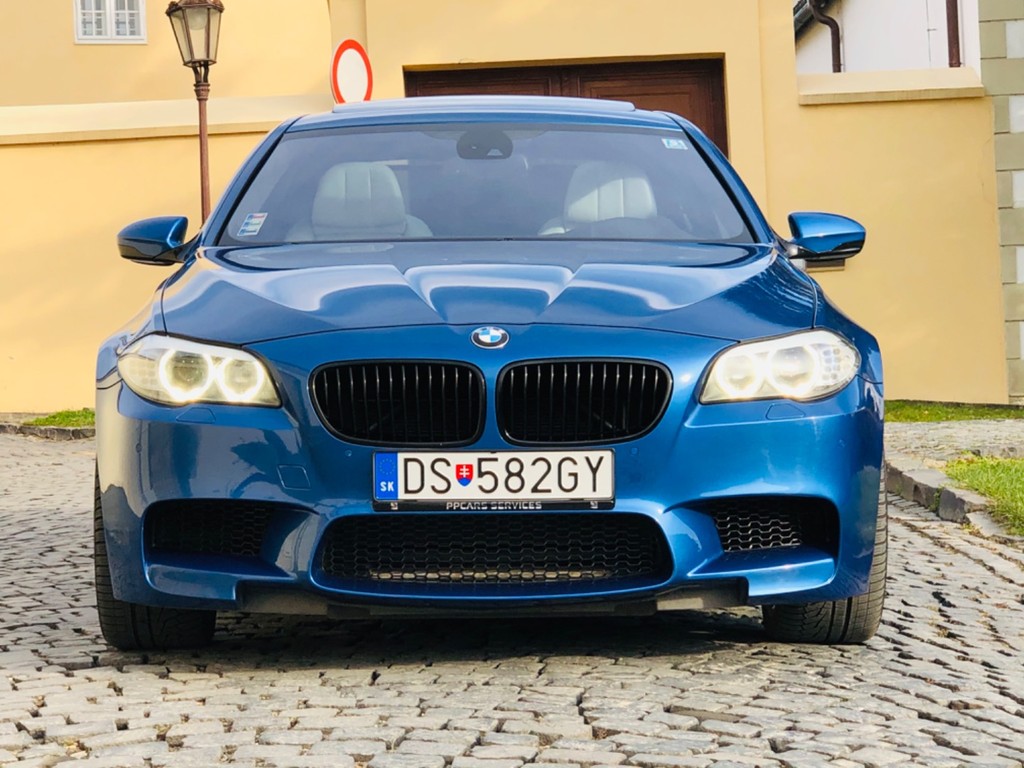 BMW M5 KRÁSNY INTERIER, MOC ZACHOVALÁ !!!